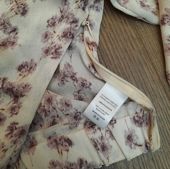 ASTR The Label Floral Long Sleeve Floral Blouse - Picture 9 of 11